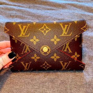 ❤️ RESERVED TRADE ❤️ LV Kirigami Pochette